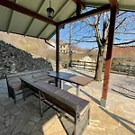 Almond Buna Poolhouse بيت للعطل موستار