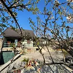 Almond Buna Poolhouse * موستار