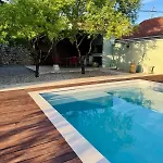 Almond Buna Poolhouse