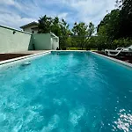 Almond Buna Poolhouse بيت للعطل *