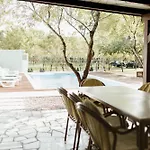 Almond Buna Poolhouse بيت للعطل