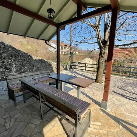 Almond Buna Poolhouse بيت للعطل موستار