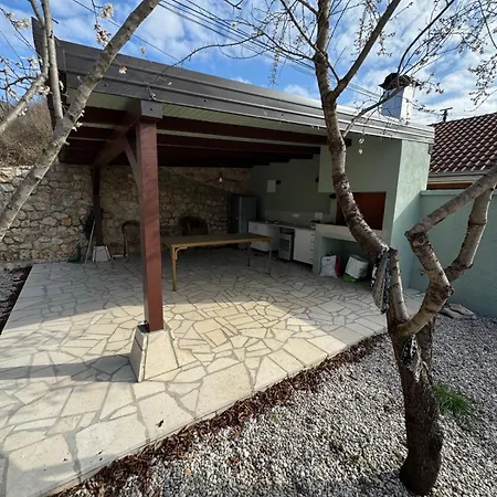 Almond Buna Poolhouse بيت للعطل موستار