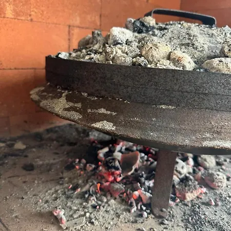 別荘 Almond Buna Poolhouse モスタル