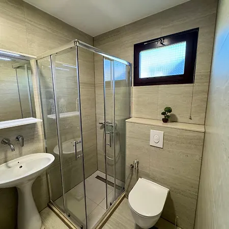 Almond Buna Poolhouse Vakantiehuis *