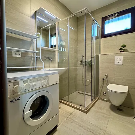 Almond Buna Poolhouse *