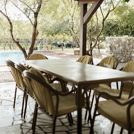 Almond Buna Poolhouse موستار