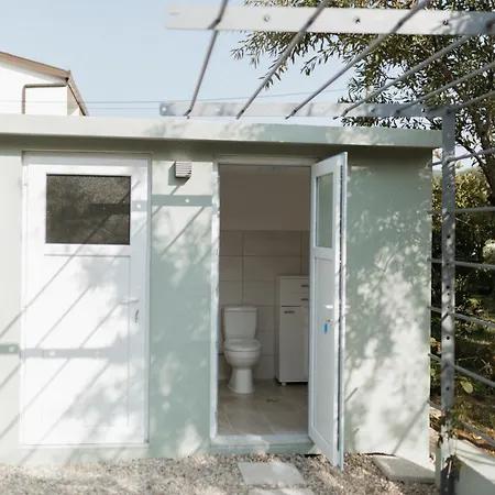 Almond Buna Poolhouse