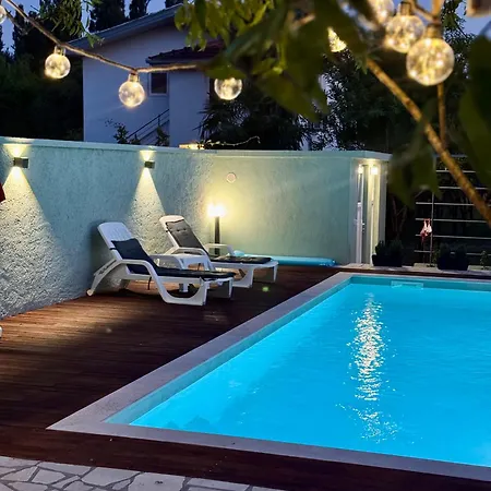 Almond Buna Poolhouse Vakantiehuis *