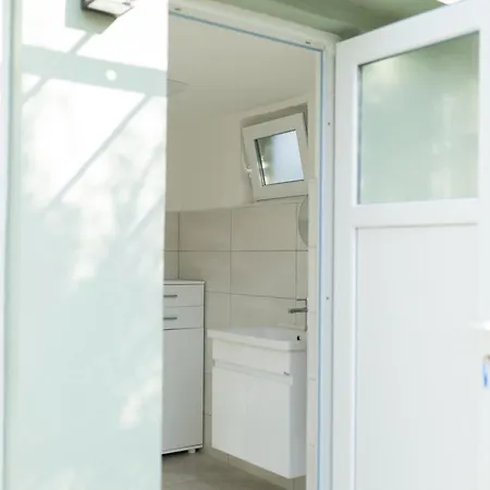 Almond Buna Poolhouse