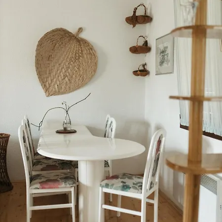 Vakantiehuis Almond Buna Poolhouse
