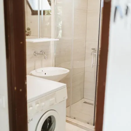 Almond Buna Poolhouse * موستار