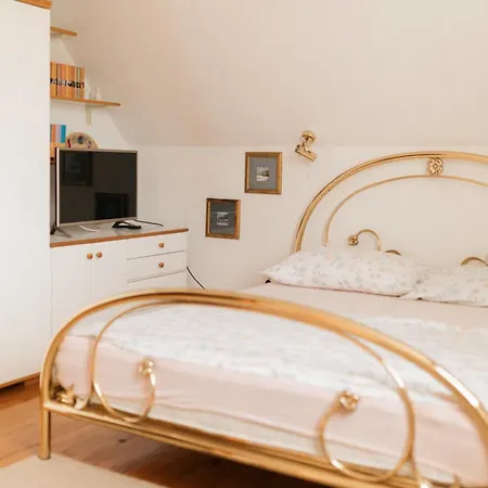 Almond Buna Poolhouse Vakantiehuis *
