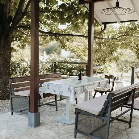 Almond Buna Poolhouse