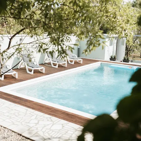 Vakantiehuis Almond Buna Poolhouse