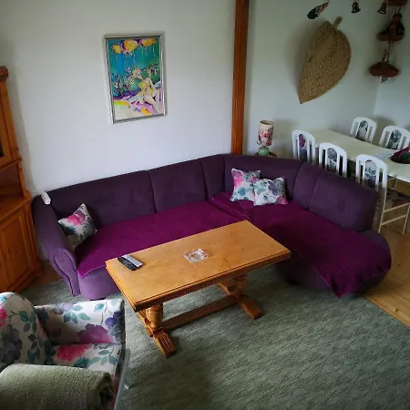 Almond Buna Poolhouse モスタル