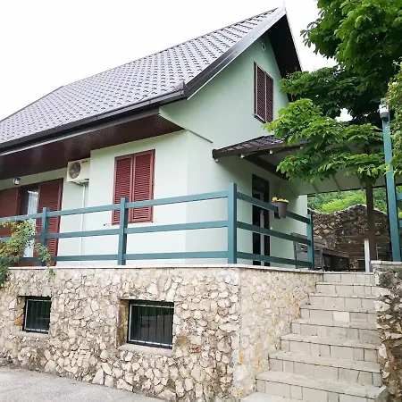 Almond Buna Poolhouse