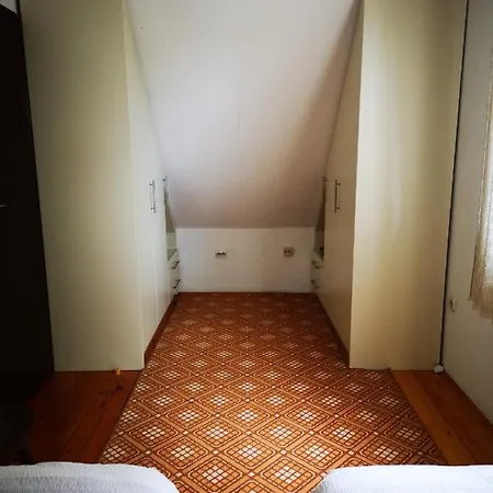 Almond Buna Poolhouse *