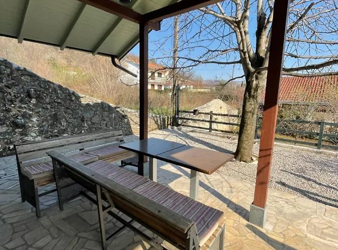 Almond Buna Poolhouse Vakantiehuis Mostar