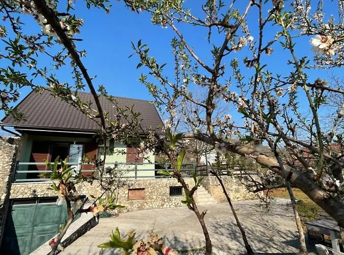 Almond Buna Poolhouse * Mostar