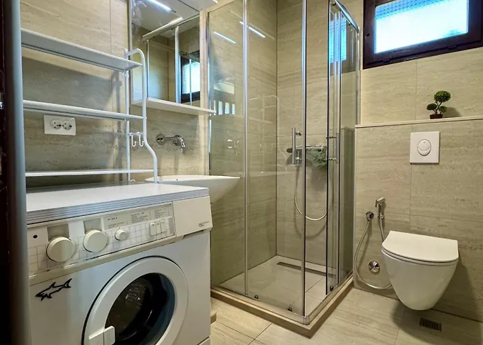 Almond Buna Poolhouse *