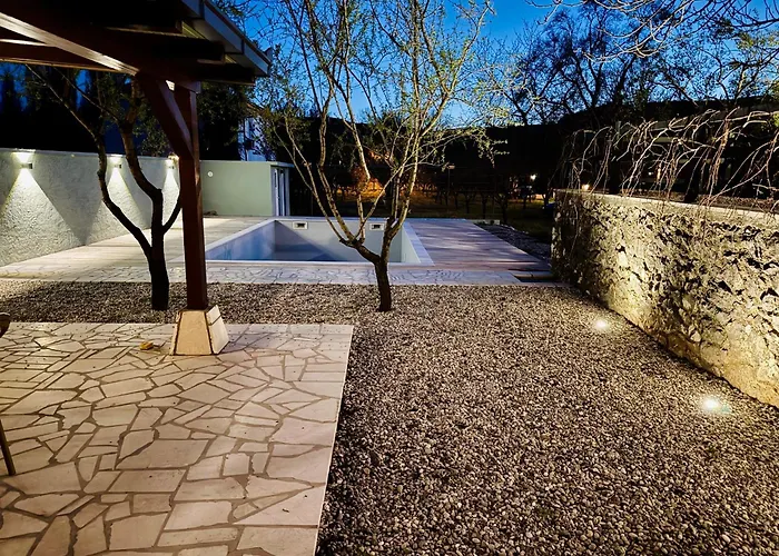 Vakantiehuis Almond Buna Poolhouse