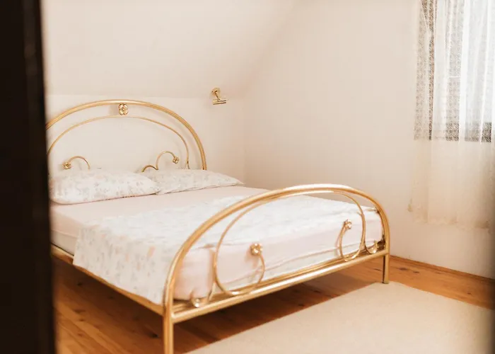 Almond Buna Poolhouse Vakantiehuis