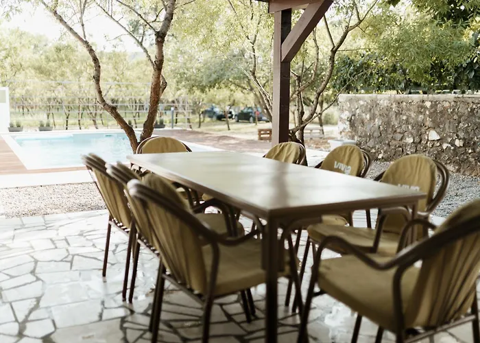 Almond Buna Poolhouse Mostar