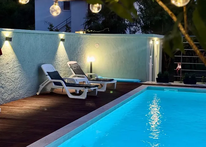 Almond Buna Poolhouse Vakantiehuis *