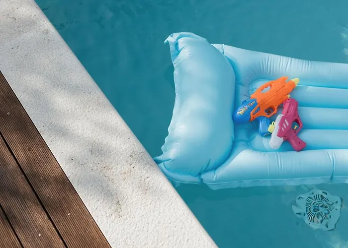 Almond Buna Poolhouse *