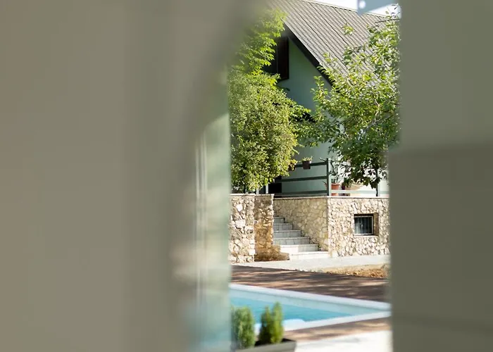 Almond Buna Poolhouse Mostar