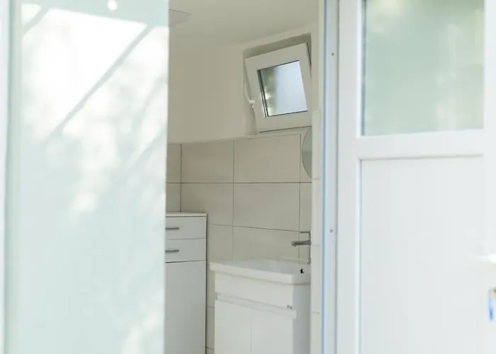 Almond Buna Poolhouse