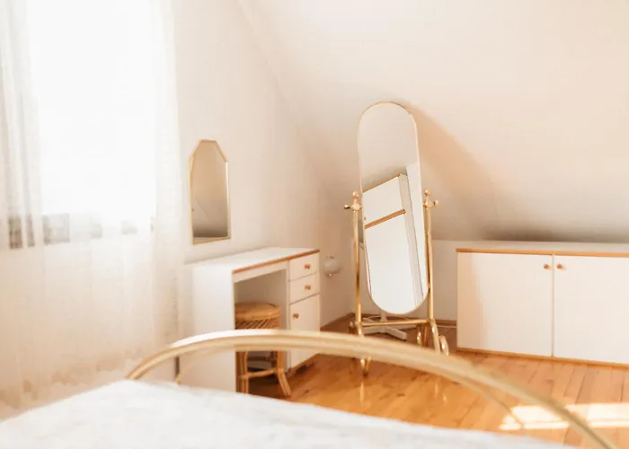 Almond Buna Poolhouse Vakantiehuis *