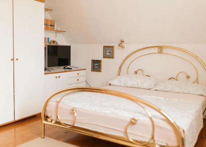 Almond Buna Poolhouse Vakantiehuis *