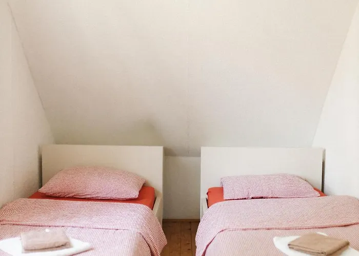 Almond Buna Poolhouse *