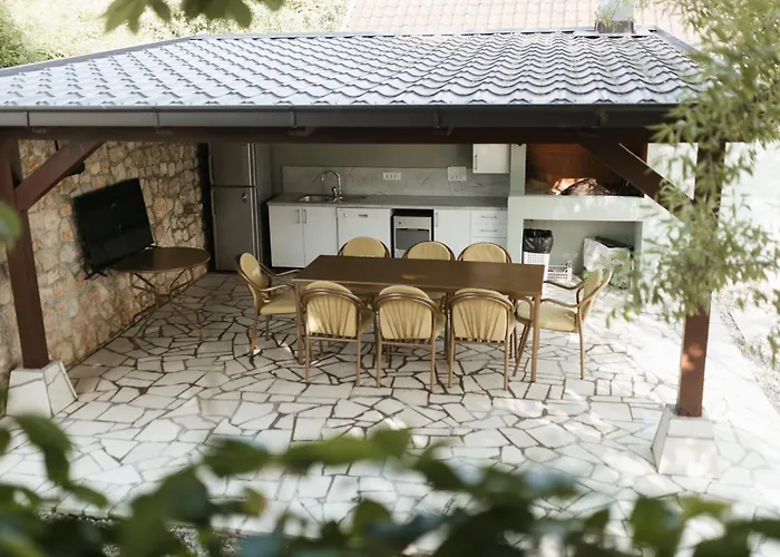 Almond Buna Poolhouse * Mostar