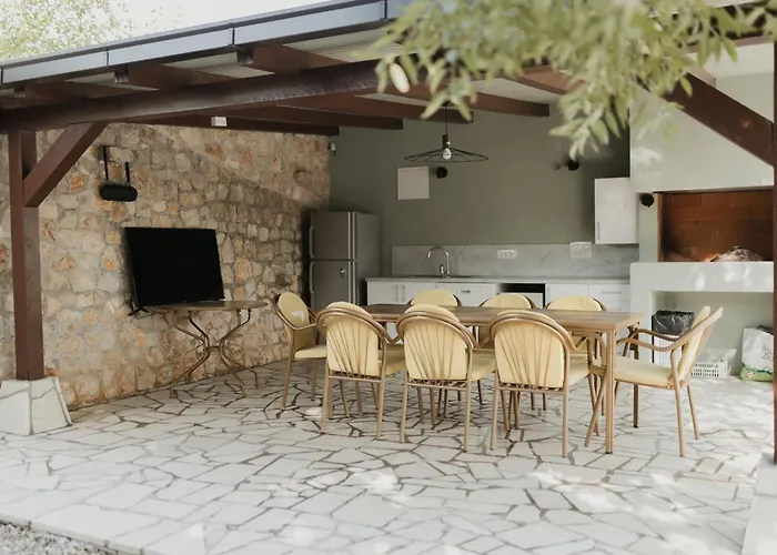 Almond Buna Poolhouse Vakantiehuis Mostar