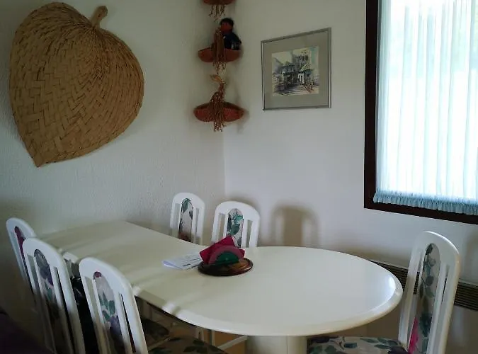 Almond Buna Poolhouse Vakantiehuis