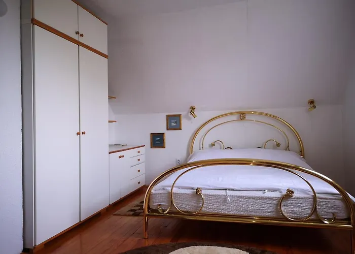 Almond Buna Poolhouse * Mostar