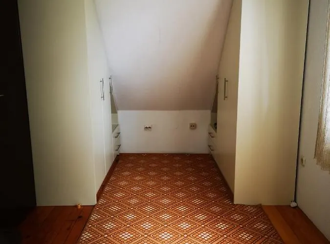 Almond Buna Poolhouse *